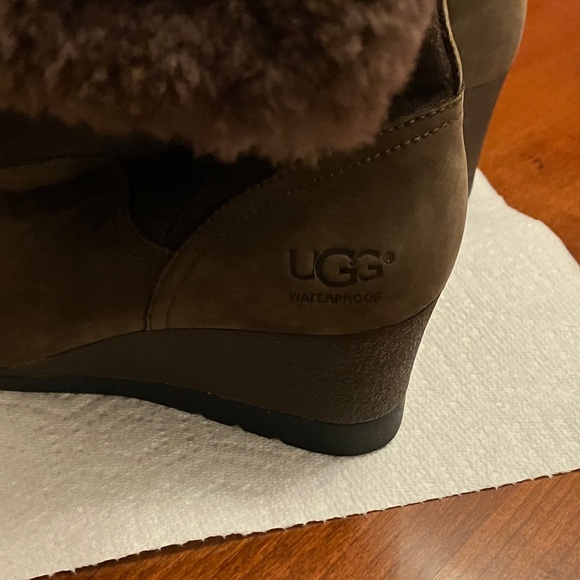 UGG Dark Brown Shearling-Lined Boots. Wedge heel.Size 7. Wear high or roll down! - Picture 12 of 13